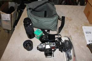 lot 411 image: Vintage Minolta Camera with Multiple Lens and Case
