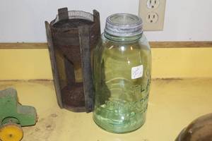 lot 414 image: Vintage Glass Mason Jar, Outdoor Animal Feeder