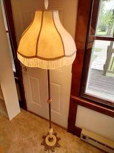 lot 9 image: Victorian Style Floor Lamp
