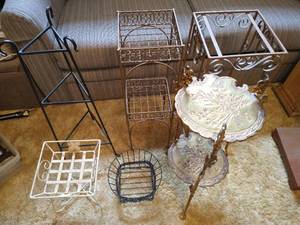 lot 13 image: 6 Metal Planters