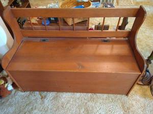 lot 35 image: Bench w Storage