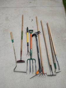 lot 44 image: Garden Tools