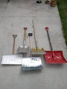 lot 46 image: Snow Shovels & Scoops