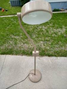 lot 49 image: Mid-Century Metal Floor Lamp wOutlet Jack