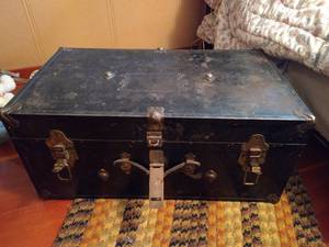 lot 66 image: Neat Old Trunk