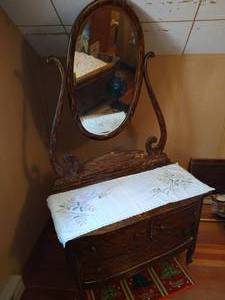 lot 70 image: Antique Dresser With Mirror
