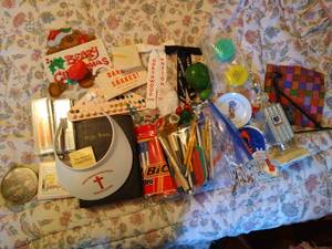 lot 71 image: Junk Drawer Box