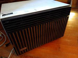lot 74 image: Whirlpool Window Air Conditioner