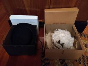 lot 76 image: 2 Vintage Hats