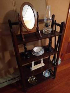 lot 81 image: Small Shelf w Contents