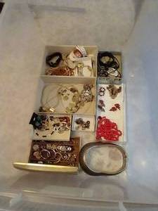 lot 92 image: Interesting Jewelry Pieces & Vntg Timex Watches