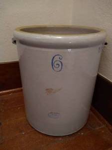 lot 99 image: Redwing Pottery 6