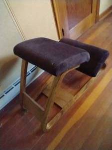 lot 100 image: Kneeling chair