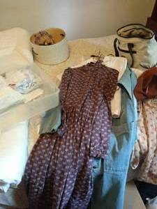 lot 103 image: Vintage Costume Lot w Bunad