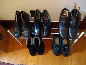 lot 106 image: Size 12 Womens Shoes