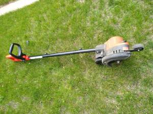 lot 133 image: Black & Decker Edger