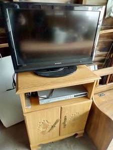 lot 138 image: TV Stand w TV & Players