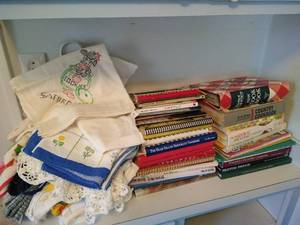 lot 184 image: Cookbooks & Linens