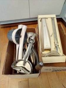 lot 198 image: Vintage Electric Carving Knife & Tools