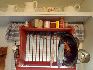 lot 199 image: Cute Kitchen Rack w Contents