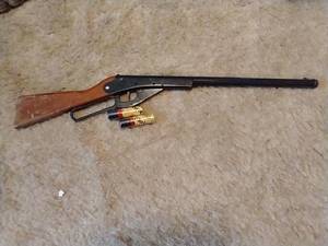 lot 201 image: Daisy BB Gun & BBs