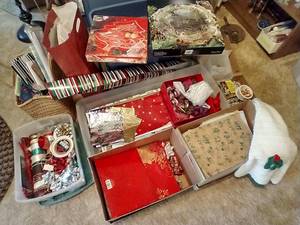 lot 202 image: Christmas Lot