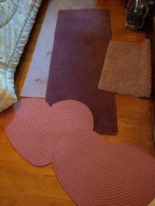lot 225 image: Rug Lot