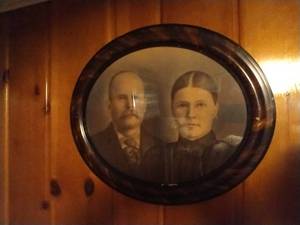 lot 250 image: Antique Framed Elderly Couple