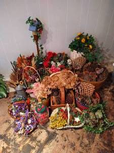 lot 253 image: Baskets, Pitchers & Vases of Pinecones