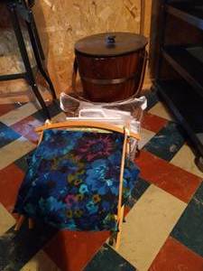lot 262 image: Stand & Bag of Sewing & Needlework