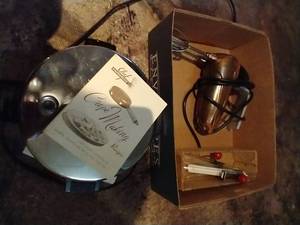 lot 272 image: Vintage Mixer & Crepe Maker & Deep Frying Thermometers