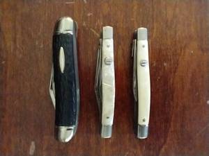 lot 277 image: 3 Pocket Knives