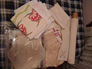 lot 295 image: Doilies, Embroidered Pillow Cases & Cloths