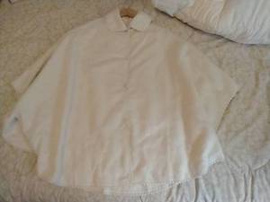 lot 243 image: Cream Alpaca Shawl, Made in Peru