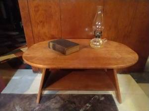 lot 275 image: Table & Antique Shakespears Works w Oil Lamp