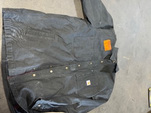 lot 22 image: Lot of carhartt jackets