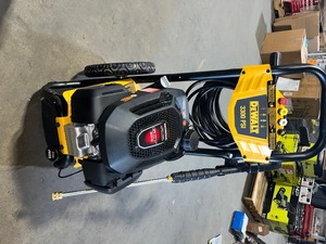 lot 24 image: DEWALT 3300 PSI 2.4 GPM Gas Cold Water Pressure Washer with HONDA GCV200 Engine