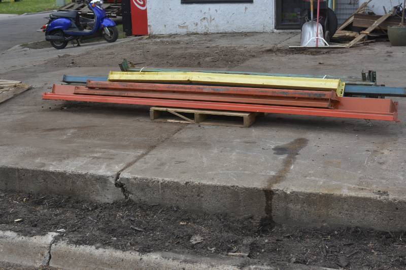 lot 30 image: Qty (8) Teardrop cross beams misc. length, width and condition