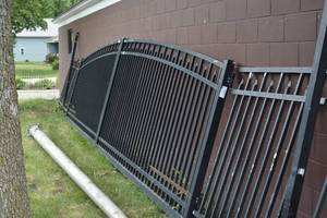 lot 9 image: Beautiful Aluminum swing gate with side panels