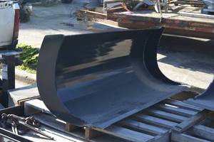 lot 2 image: New custom made 68 Skid Steer Dozer Blade made in MN