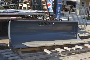 lot 6 image: New Heavy duty custom made 86 skid steer blade
