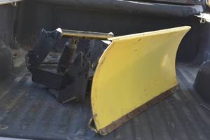 lot 31 image: John Deere Snow Plow and Quick Hitch