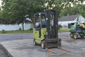 lot 3 image: Clark GCS20 forklift