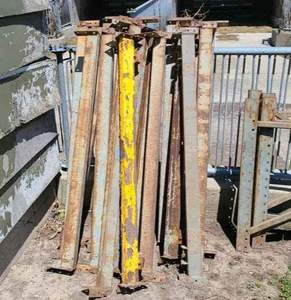 lot 16A image: Teardrop pallet racking and beams