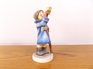 lot 28 image: Vintage 1970s Hummel Hear Ye, Hear Ye