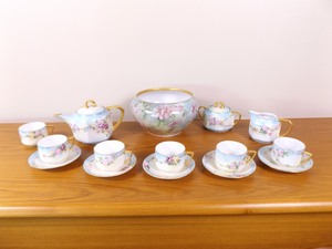 lot 29 image: 17 Pieces of Antique Porcelain China