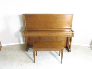 lot 34 image: MINT Condition Freshly Tuned Yamaha Upright Piano