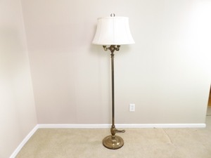 lot 66 image: Vintage 4 Bulb Floor Lamp