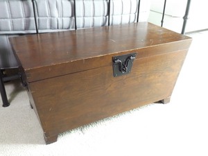 lot 87 image: Bed, Blanket, and Linen Wood Trunk