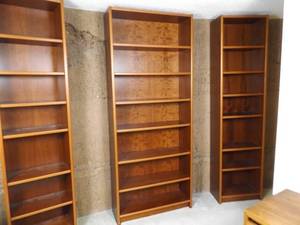 lot 90 image: 1 Tall Bookshelf